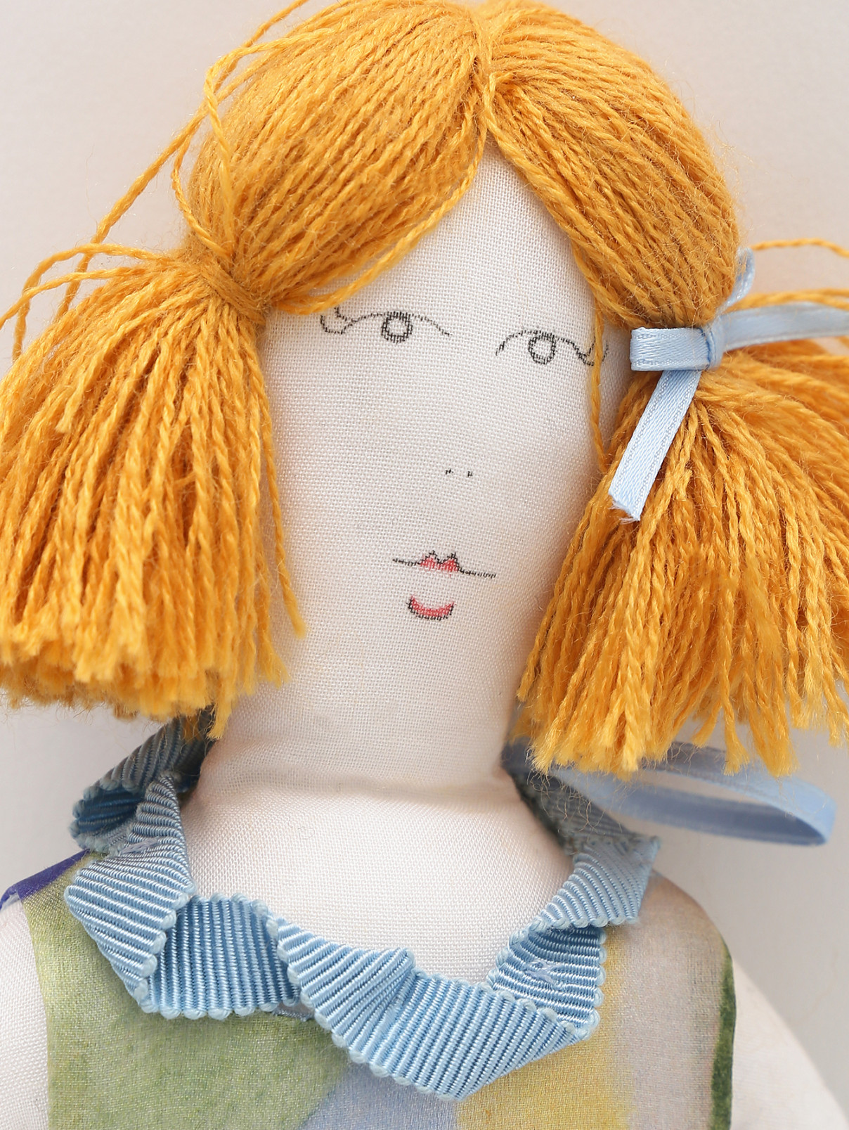 Кукла в платье MiMiSol  –  Деталь  – Цвет:  Мультиколор