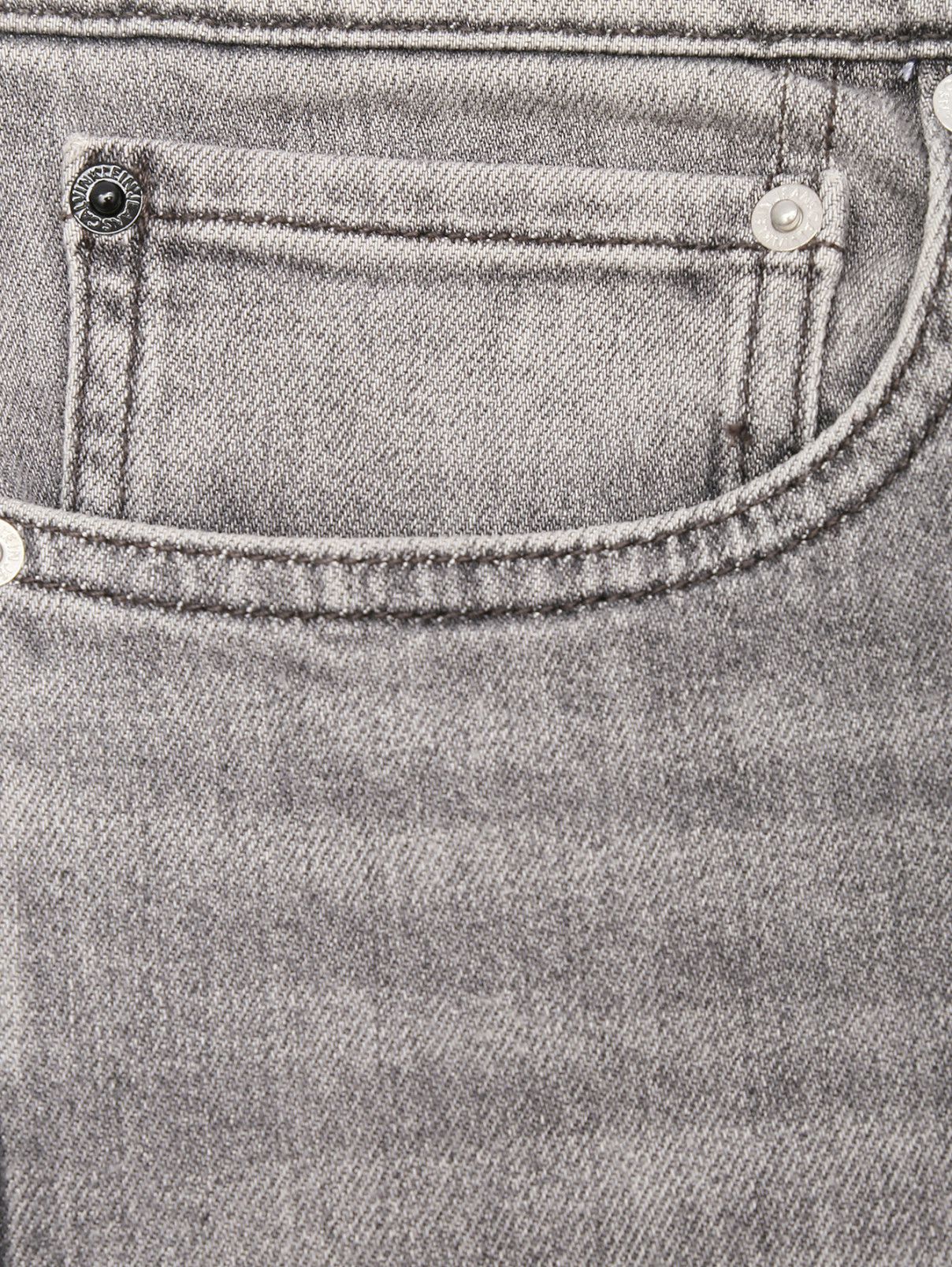 Джинсы зауженного кроя Calvin Klein  –  Деталь2  – Цвет:  Серый